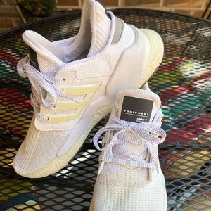 Adidas ADV/91-18. 10.5 white tennis shoes